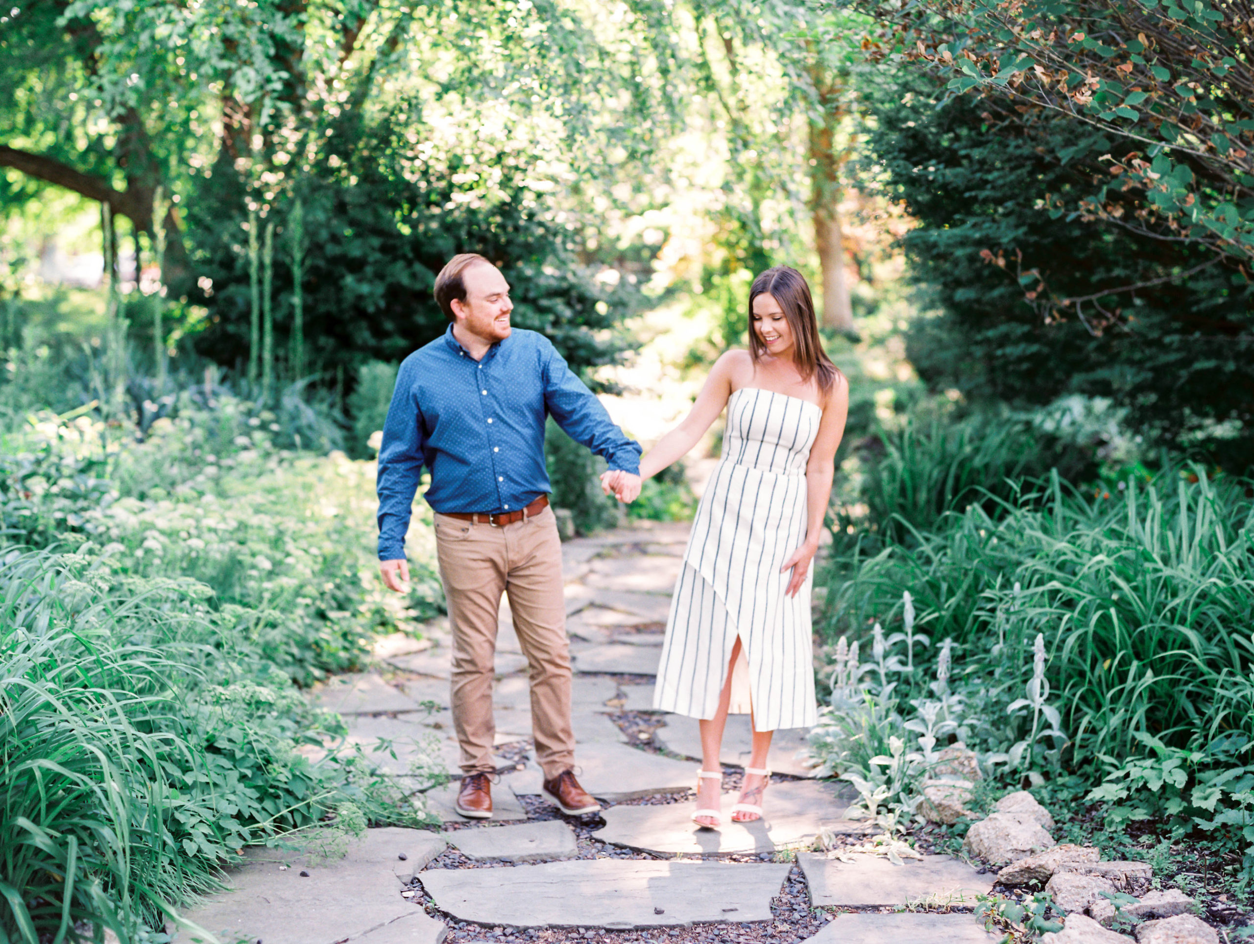 Spring/summer engagement session outfit guide