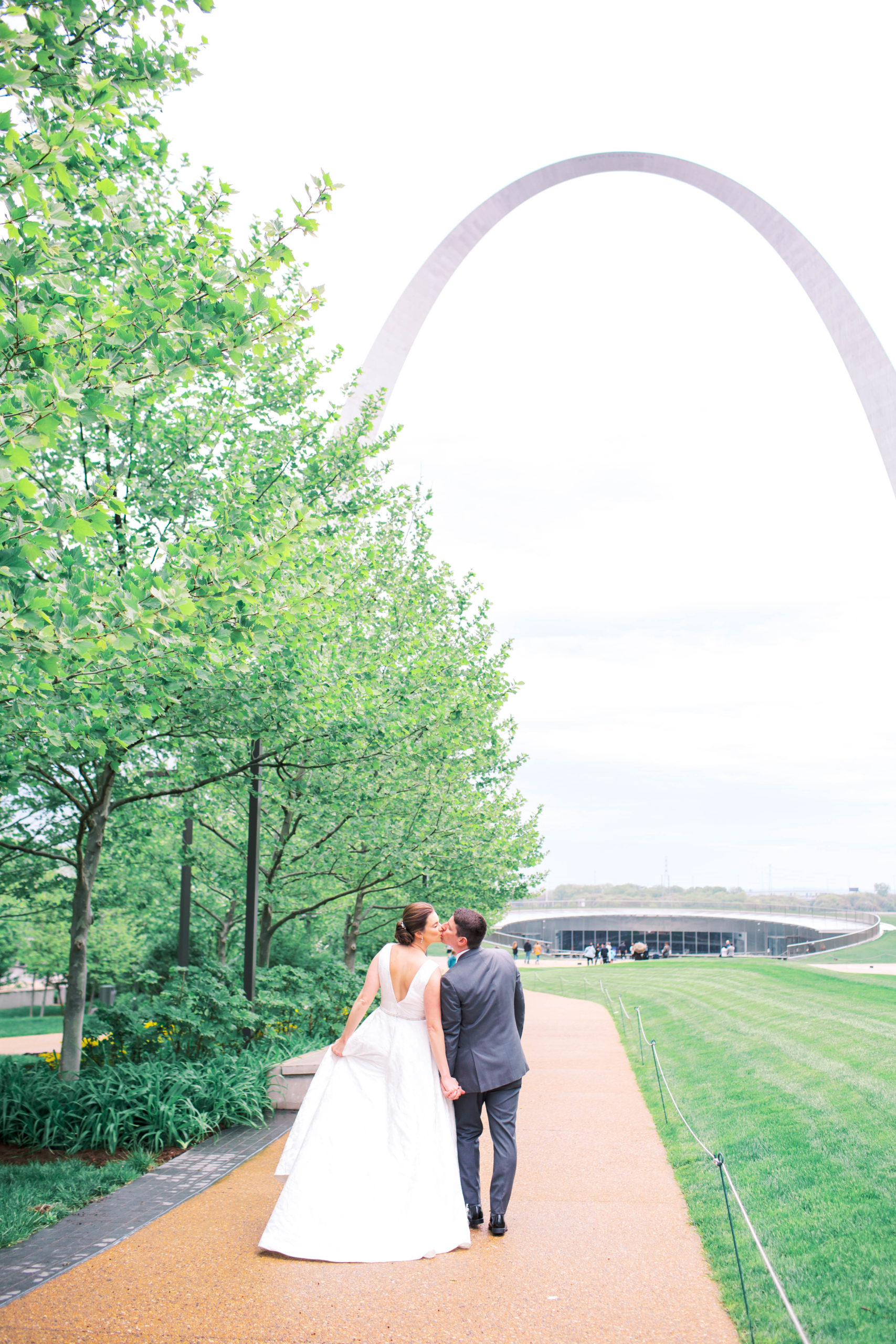 St Louis wedding at the arch