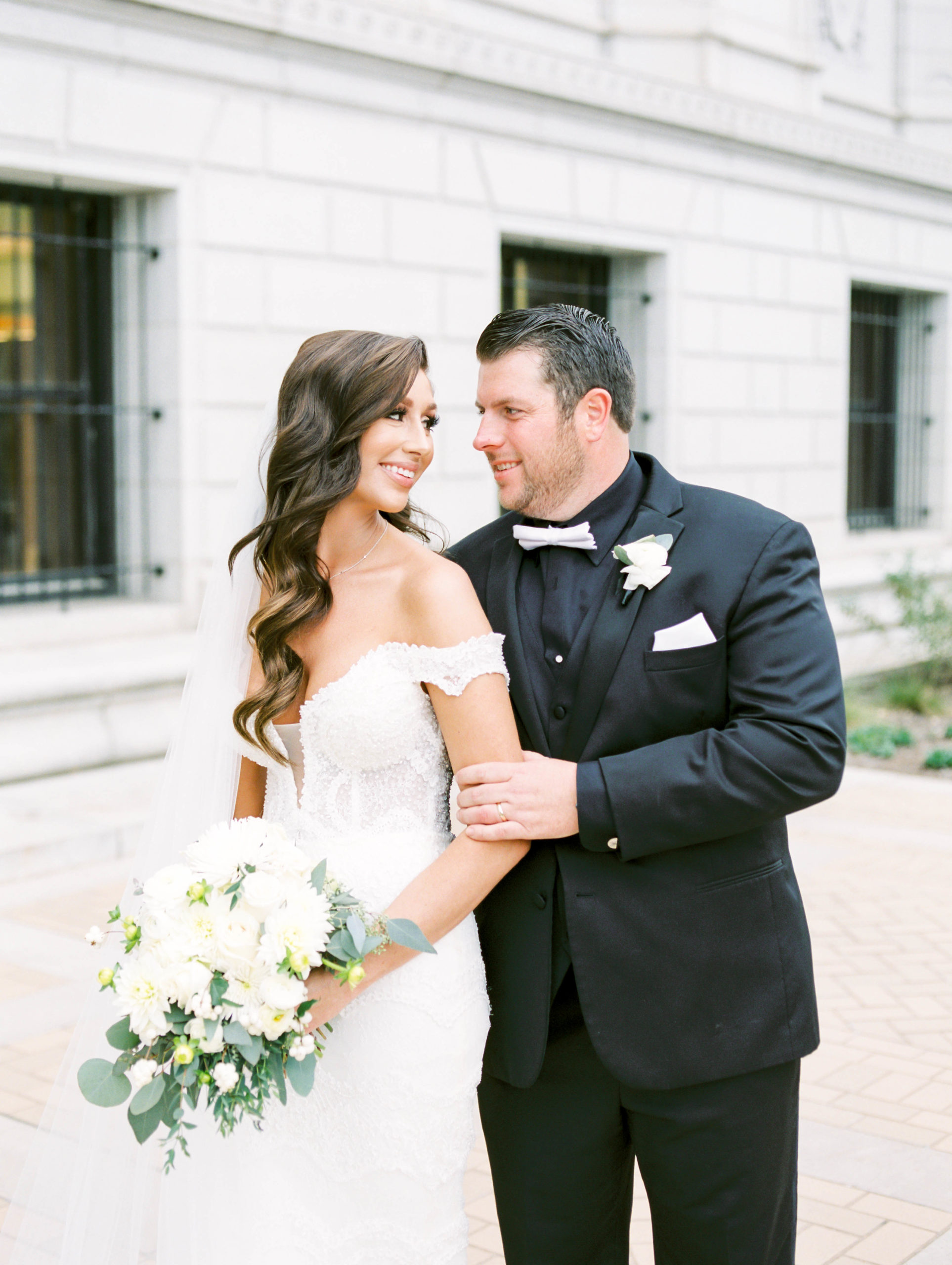 st louis fine art wedding photos at the central library